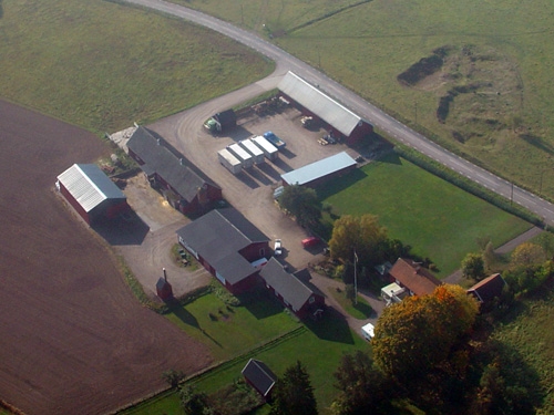 Flygfoto över Kalmar Stängsel AB i Harby